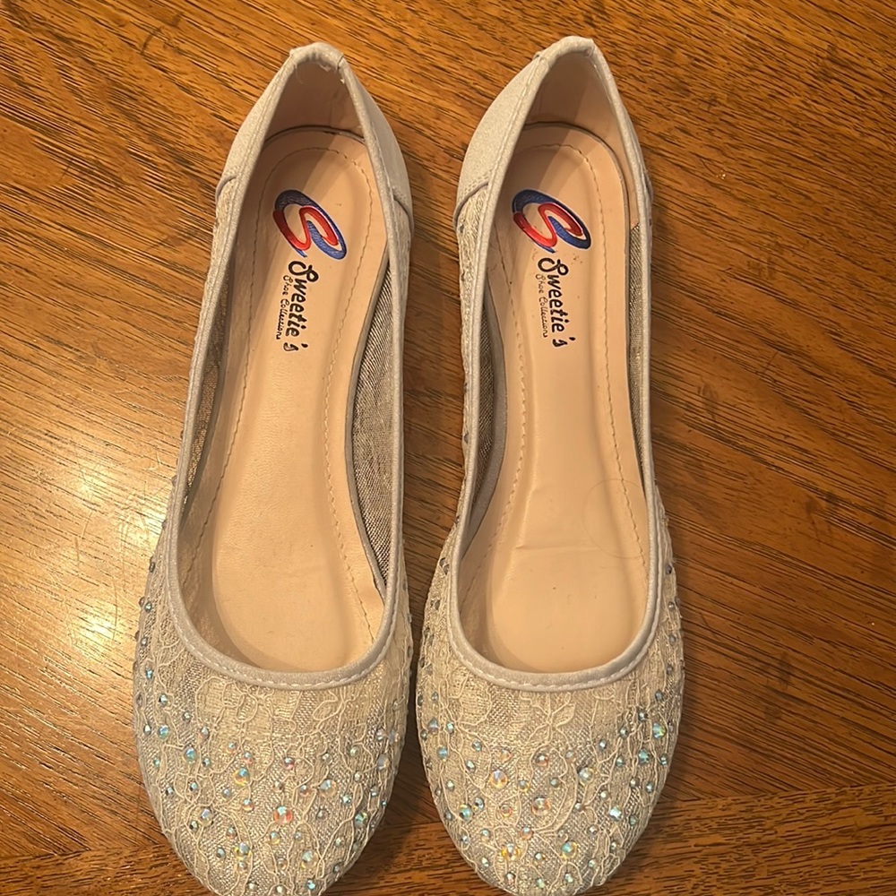 Sweetie’s Shoe Collections gray flats size 10